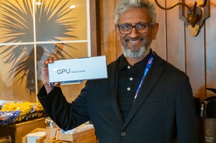 Raja Koduri with Intel's Datacenter GPU (Arctic Sound-M)