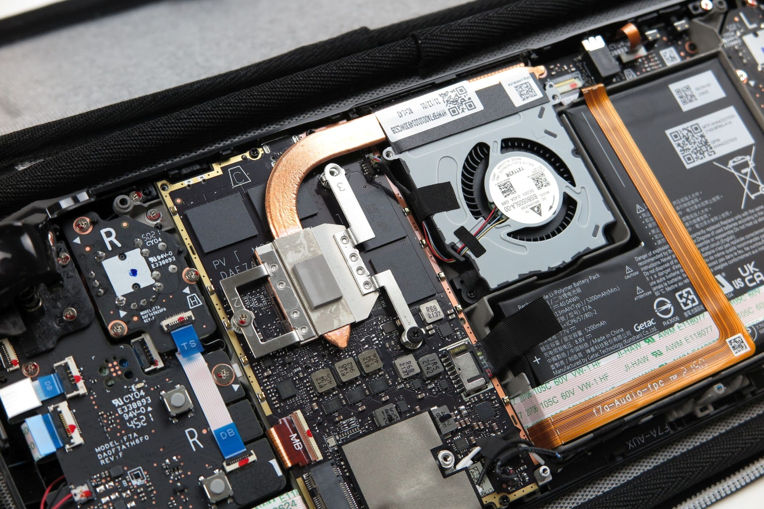Steam Deck: iFixit brings numerous spare parts onto the market - even the complete mainboard