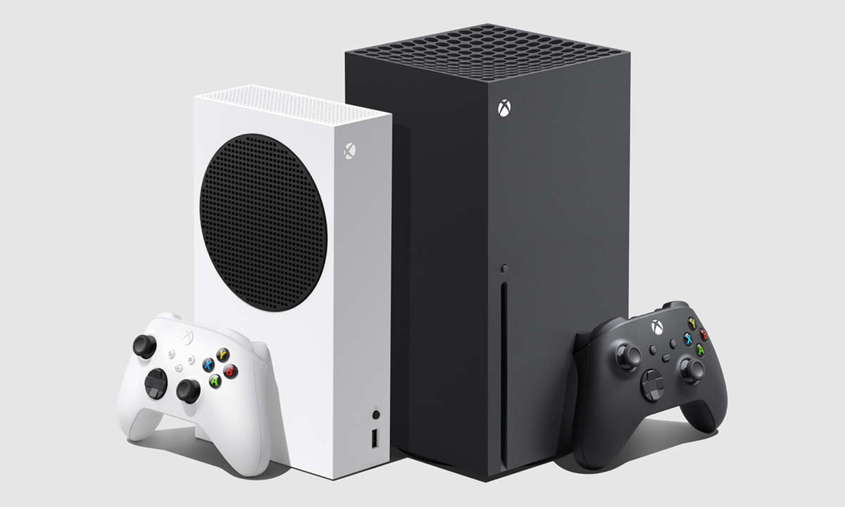 Xbox Series S (white) and Series X (black)