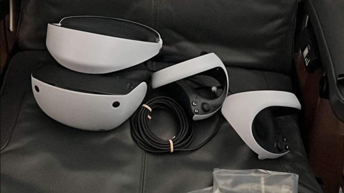 PSVR 2: First user photos of Sony's headset surfaced