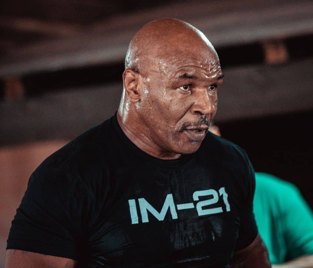 Mike-Tyson-Hits-Passenger-Plane-Throwing-Water-Bottles-While