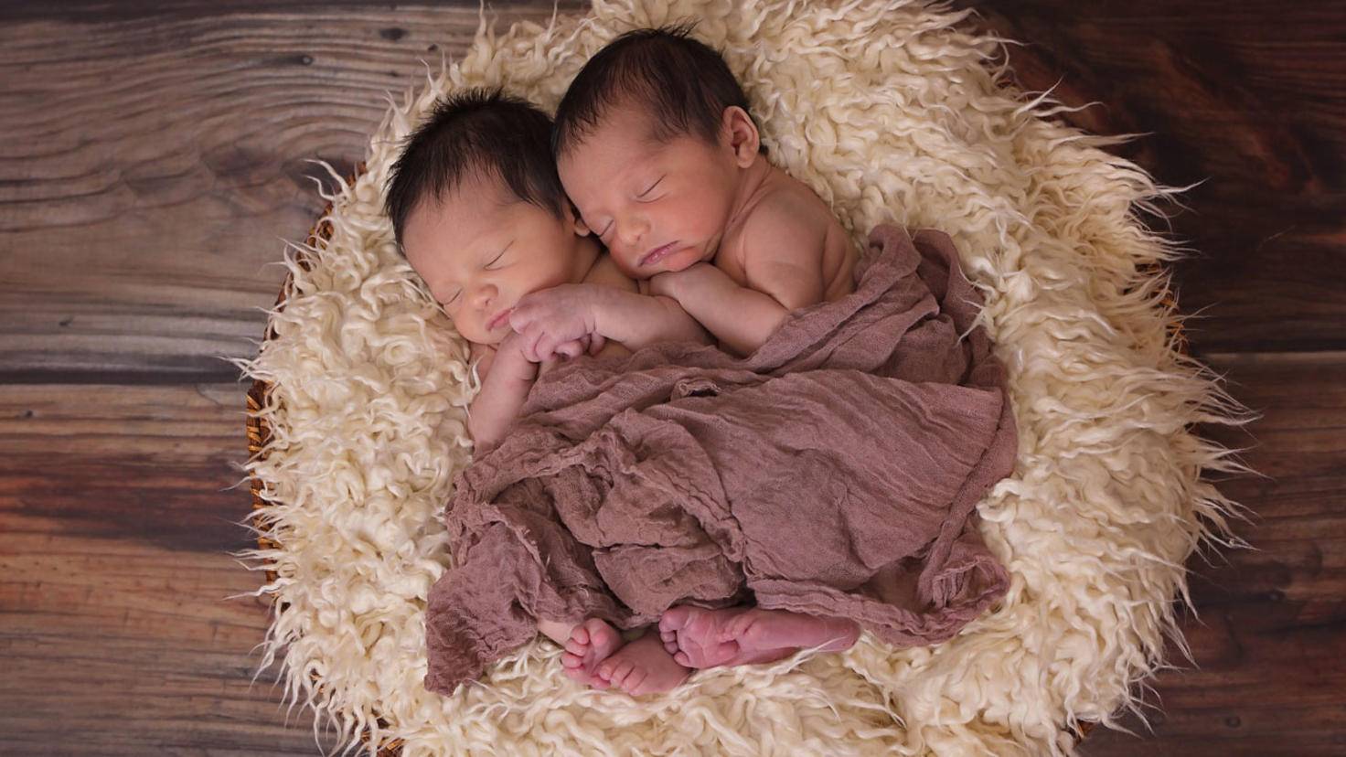 twins-babies-newborn