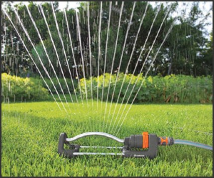 Square sprinkler Gardena Aqua: Even large lawns of 220 to 280 square meters can be easily watered.
