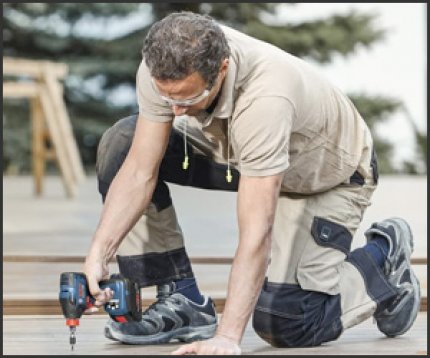 The powerful 18V cordless impact wrench has a torque of 210Nm.