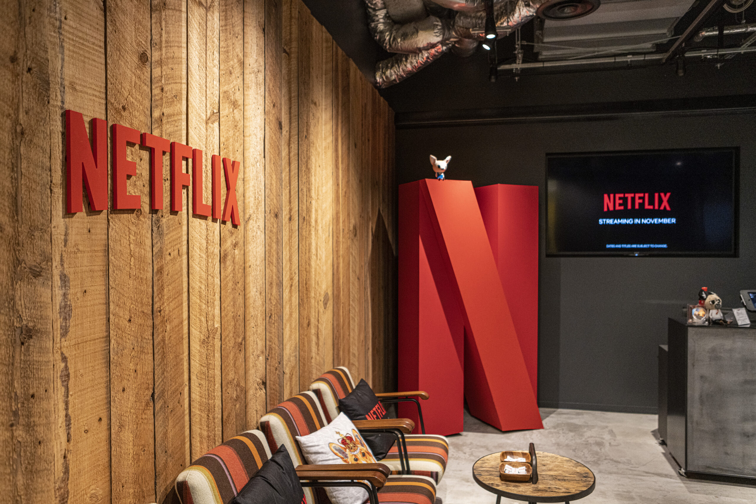 Netflix: Your own productions in an ad-financed subscription level ad-free?