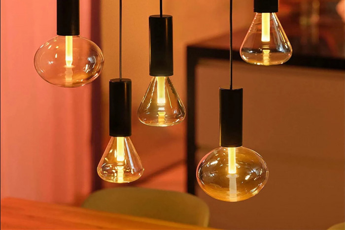 Smart home: glass bulb spotted with Philips Hue