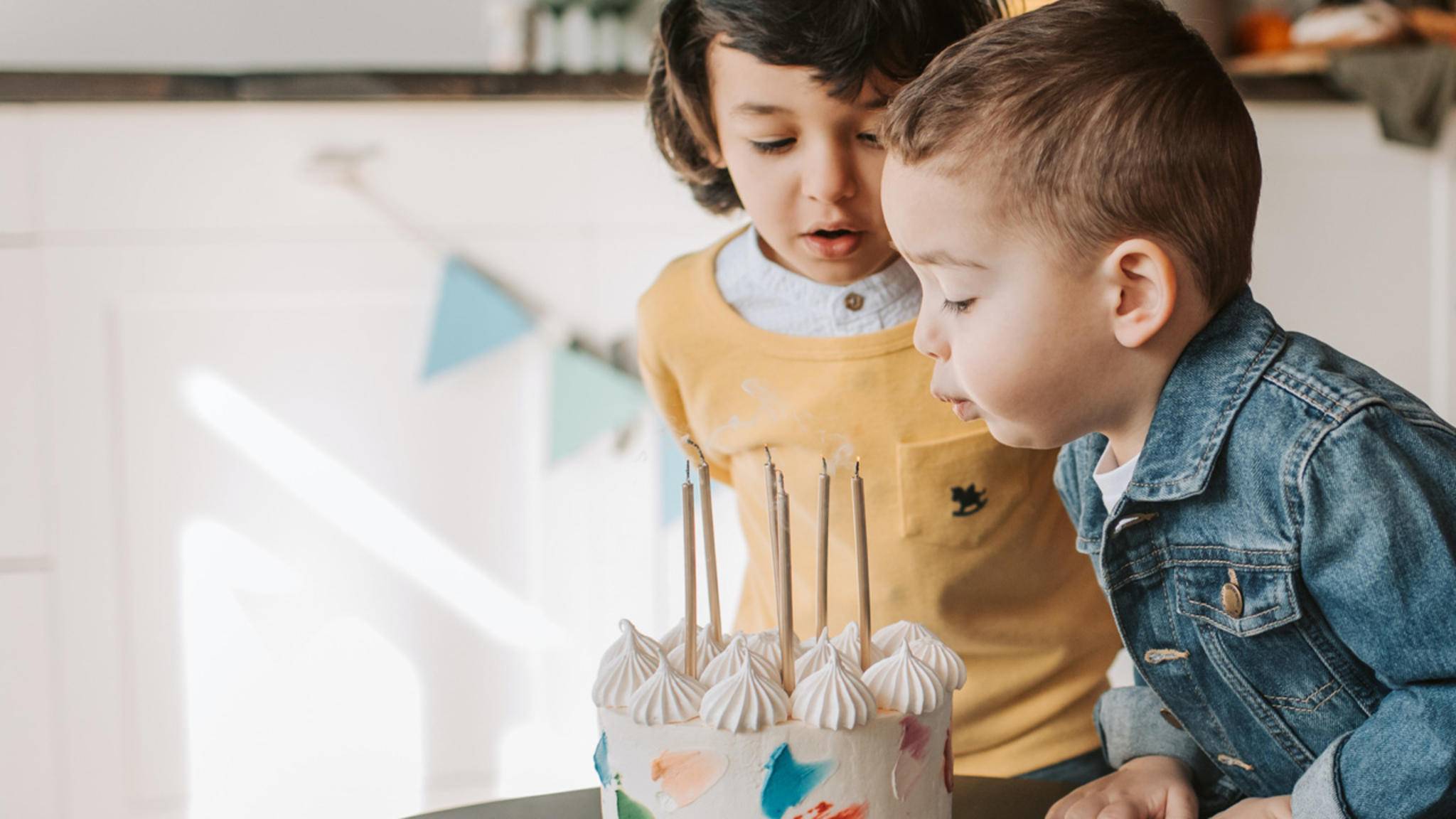 picture section-photography-birthday-cake-candles-kids