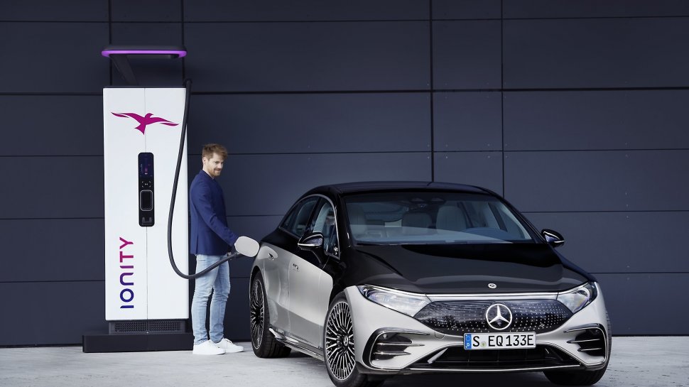 E-car: Faster acceleration with a subscription to Mercedes