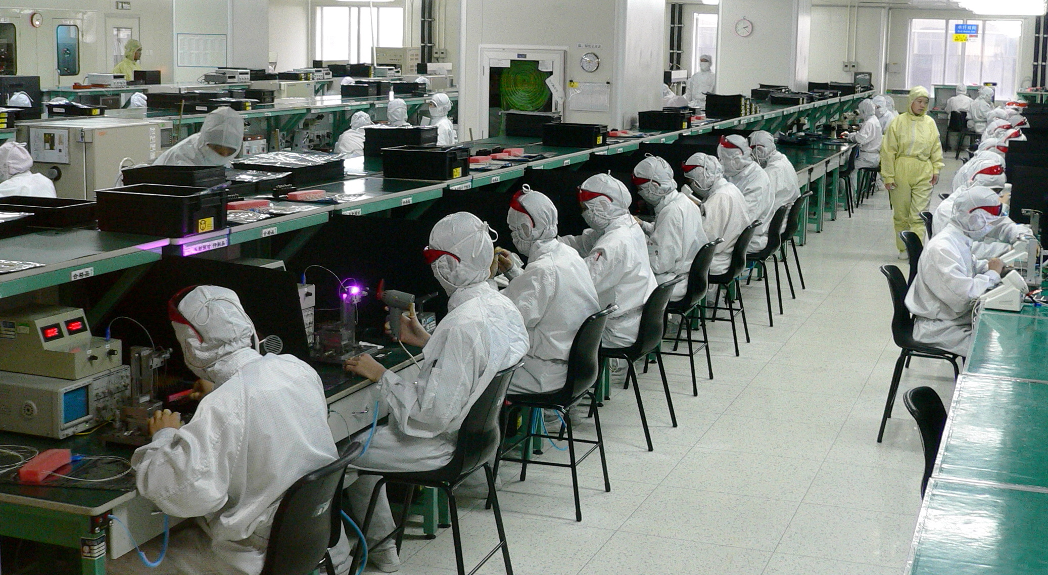 Lockdown at Foxconn in China: Workers flee in droves - iPhone production at risk