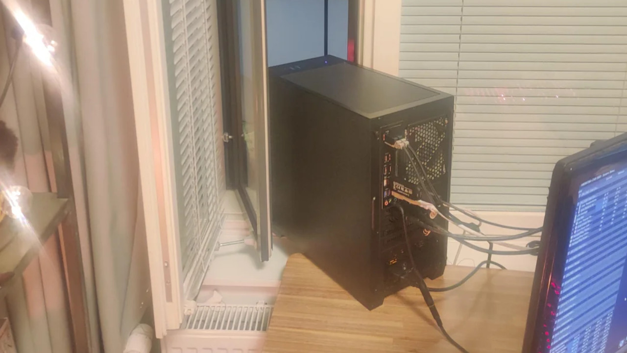 A user's gaming PC is too hot, he simply lets the icy outside air cool the system - how dangerous is the "cool" idea?